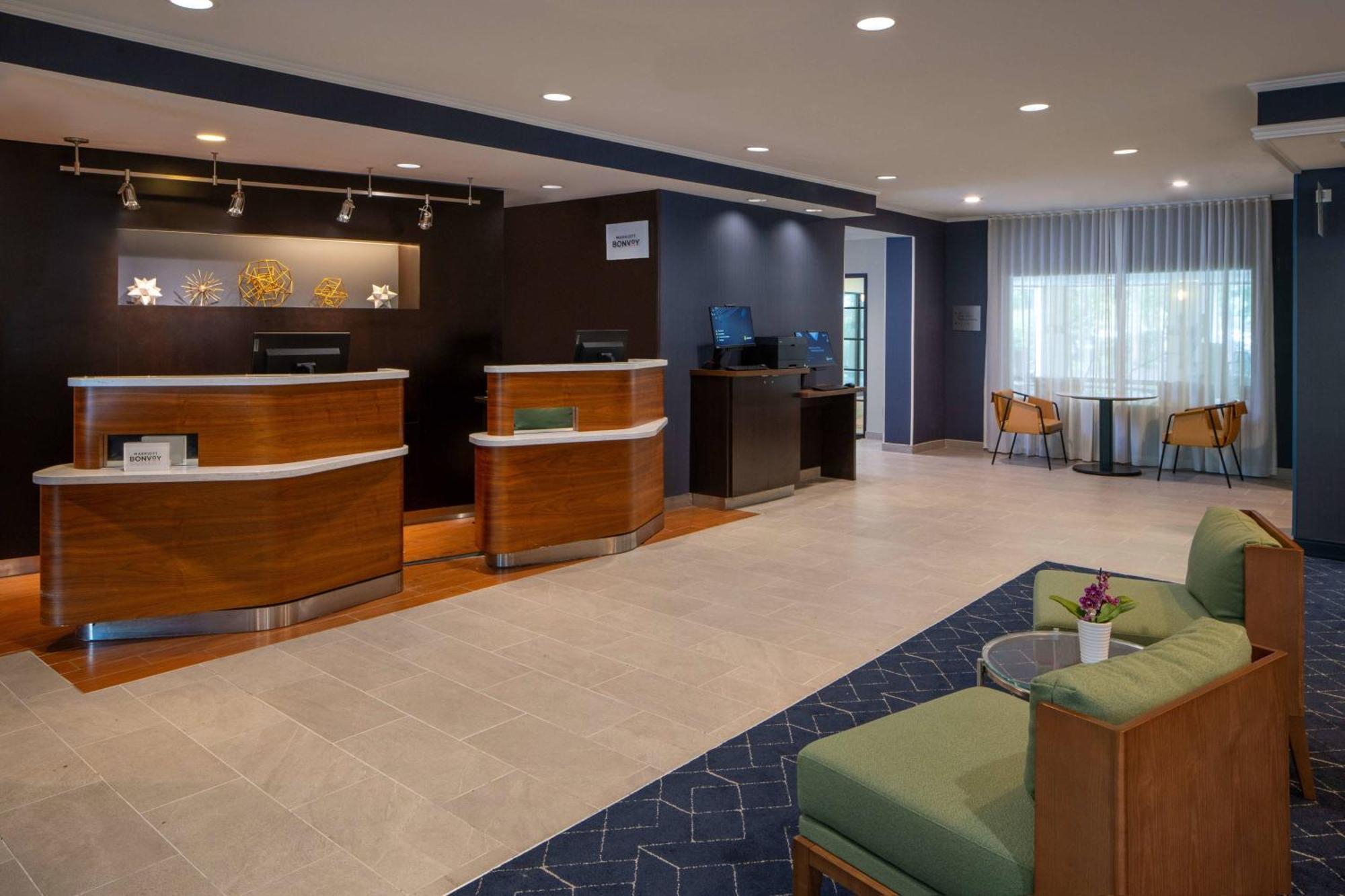 Hotel Courtyard By Marriott / Mandeville Covington