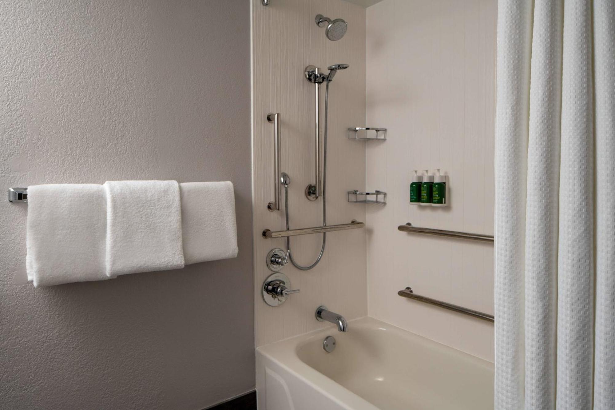 Courtyard By Marriott / Mandeville 3*